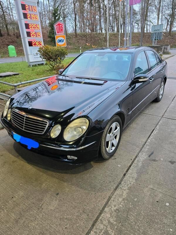 Schwarz Gebraucht 2003 Mercedes E240 Avantgarde Limousine | 4.000 € (Guter Preis) - Bild 1/4