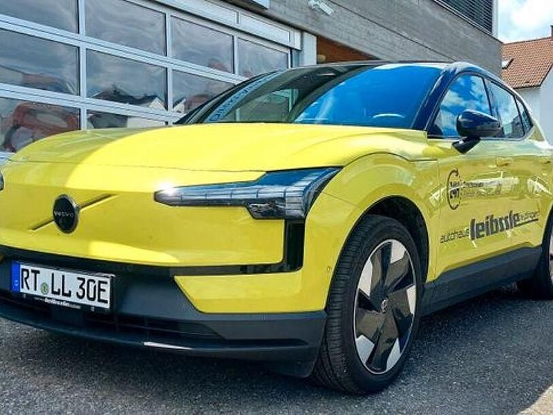 Gebraucht Volvo EX30 Performance 314 kW (428 PS) 2024 Moss yellow SUV