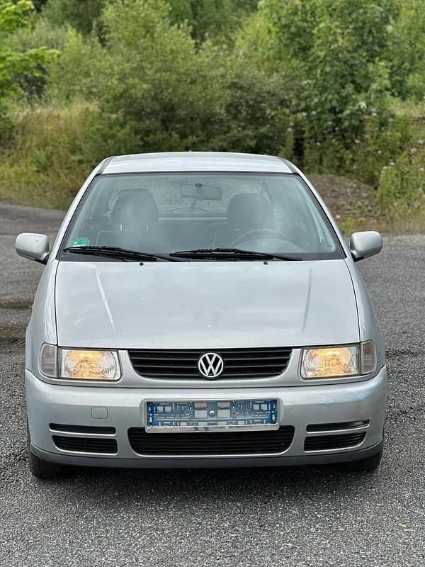 Grau Gebraucht 1999 VW Polo Kleinwagen | 600 € (Superpreis) - Bild 1/4