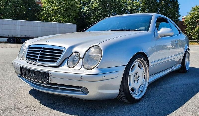 Silber Gebraucht 1999 Mercedes CLK55 AMG Coupé | 19.500 € - Bild 1/4