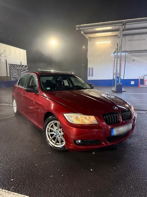 Rot Gebraucht 2011 BMW 325 Limousine | 9.000 € (Superpreis) - Bild 1/4