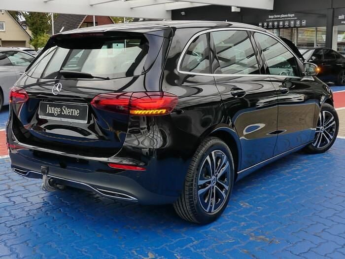 Gebraucht Mercedes B250 Progressive 224 PS (164 kW) 2024 Metalliclack kosmosschwarz Van / Kleinbus