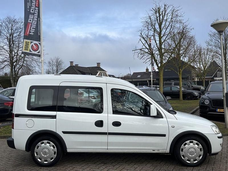 Second-hand Opel Combo 75 CP (55 kW) 2008 Alb Monovolum