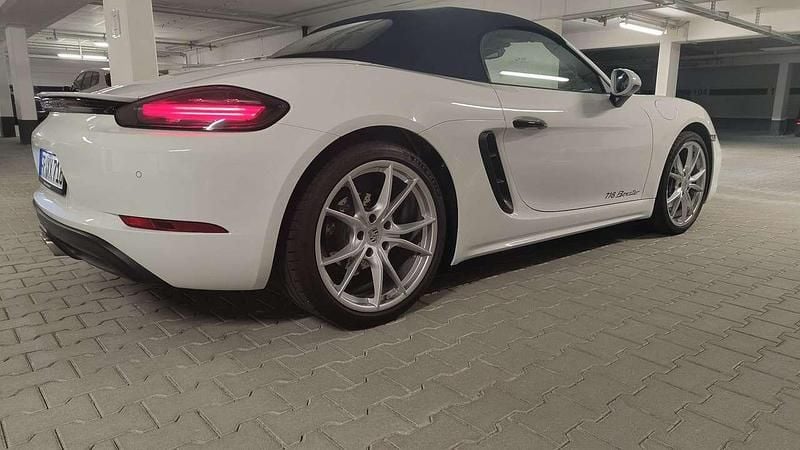 Weiß Gebraucht 2022 Porsche 718 Boxster Cabrio | 68.718 € (Fairer Preis) - Bild 1/4