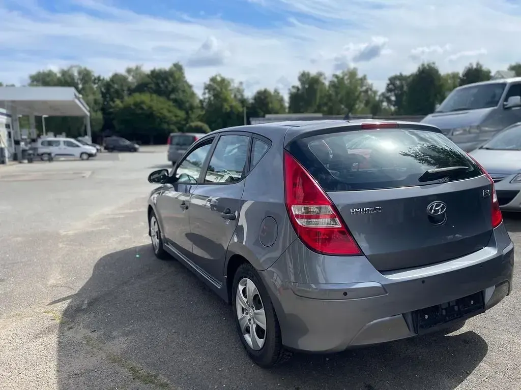 Gebraucht Hyundai i30 Classic 109 PS (80 kW) 2012 Grau Limousine