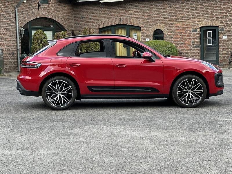 Gebraucht Porsche Macan 265 PS (194 kW) 2022 Karminrot SUV