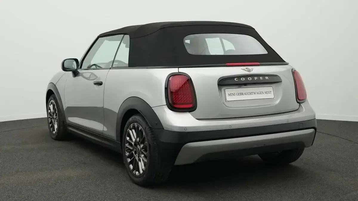 Gebraucht Mini Cooper Cabriolet Favoured 163 PS (119 kW) 2025 Grau Cabrio