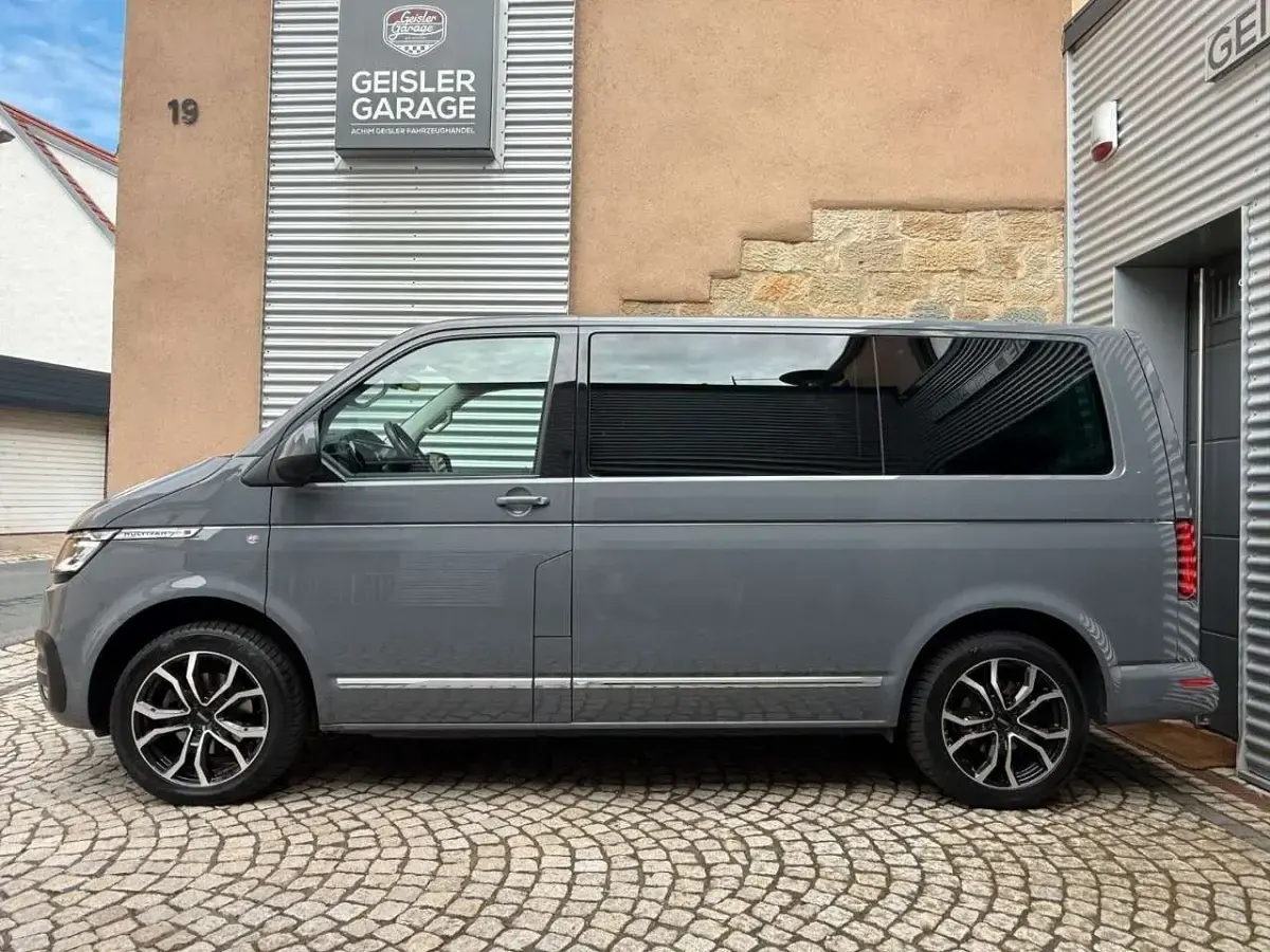 Gebraucht VW Multivan Generation Six 150 PS (110 kW) 2021 Pure grey Van / Kleinbus