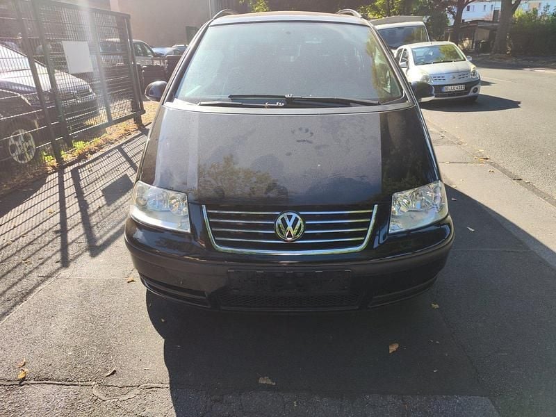 Schwarz Gebraucht 2009 VW Sharan Van / Kleinbus | 3.990 € (Fairer Preis) - Bild 1/4