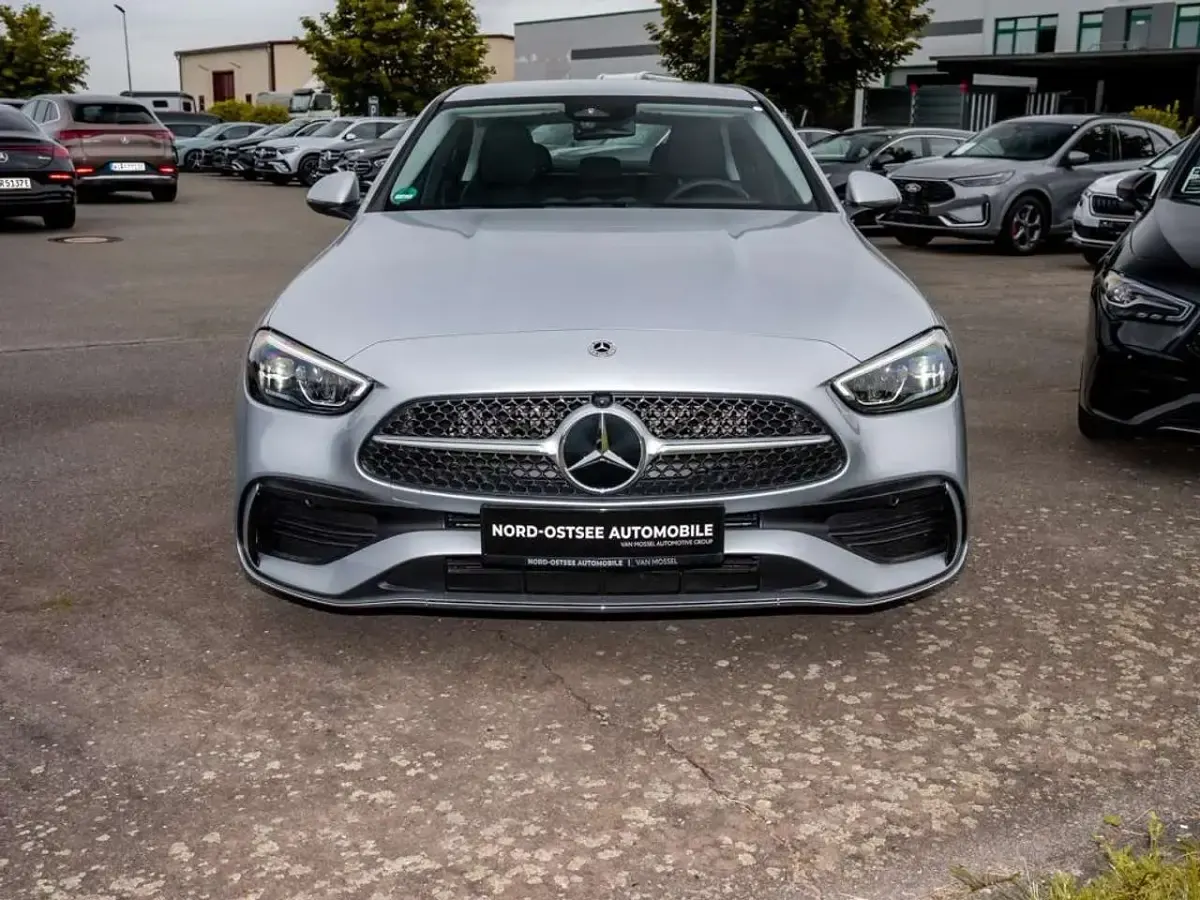Gebraucht Mercedes C200 AMG 163 PS (119 kW) 2025 Metalliclack hightechsilber Limousine