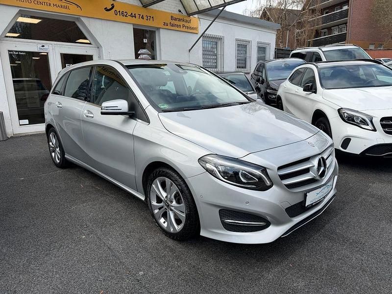 Gebraucht Mercedes B180 122 PS (89 kW) 2018 Polarsilber Van / Kleinbus
