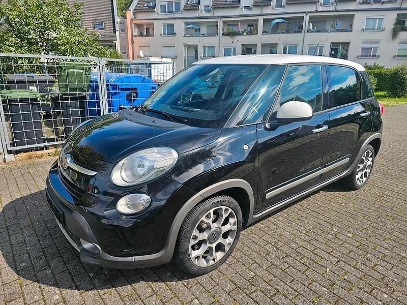 Schwarz Gebraucht 2016 Fiat 500L Trekking Van / Kleinbus | 6.290 € (Fairer Preis) - Bild 1/4