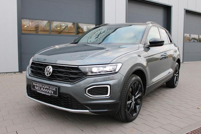 Grau Gebraucht 2020 VW T-Roc Style SUV | 22.990 € (Etwas zu teuer) - Bild 1/4