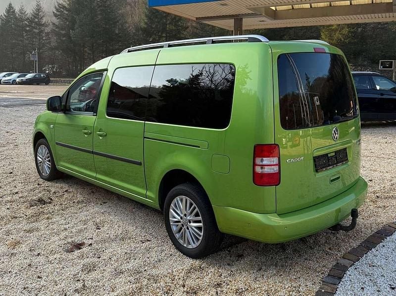 Gebraucht VW Caddy Maxi Cup 140 PS (102 kW) 2014 Viperngrün metallic Van / Kleinbus