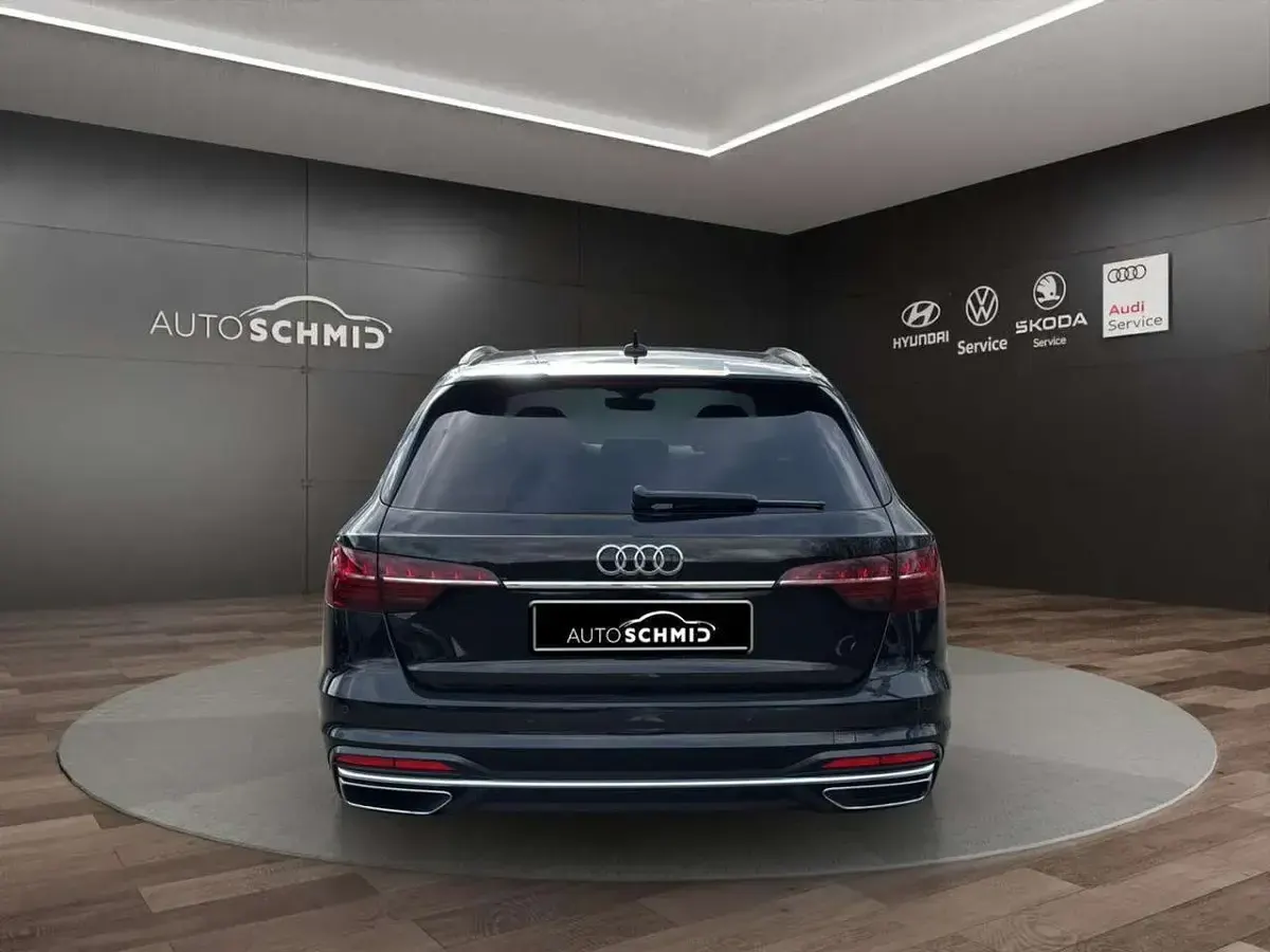 Gebraucht Audi A4 Advanced 163 PS (119 kW) 2023 Mythosschwarz metallic Kombi