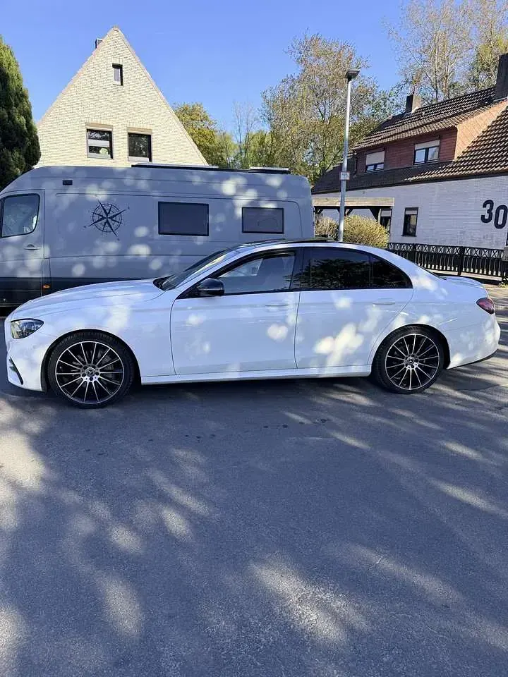 Gebraucht Mercedes E220 194 PS (142 kW) 2021 Weiß Limousine