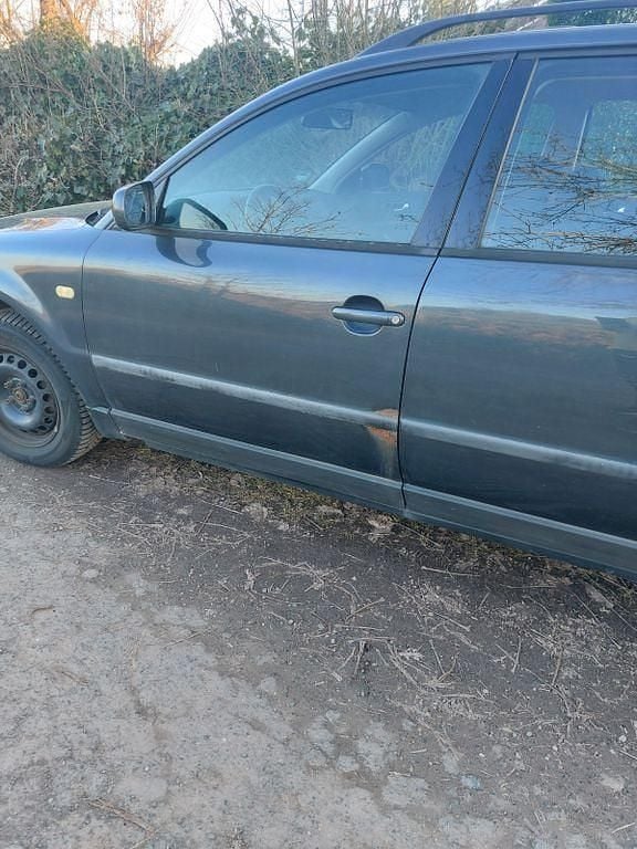 Gebraucht VW Passat Basis 101 PS (74 kW) 1999 Grün Kombi