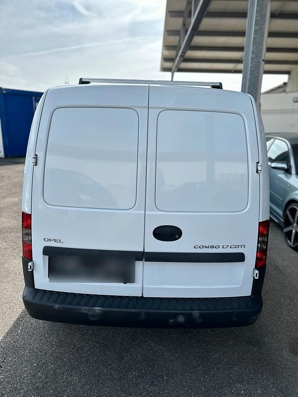 Gebraucht Opel Combo 101 PS (74 kW) 2011 Weiß Kombi