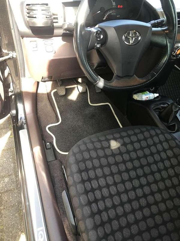Gebraucht Toyota iQ 68 PS (50 kW) 2009 Kleinwagen