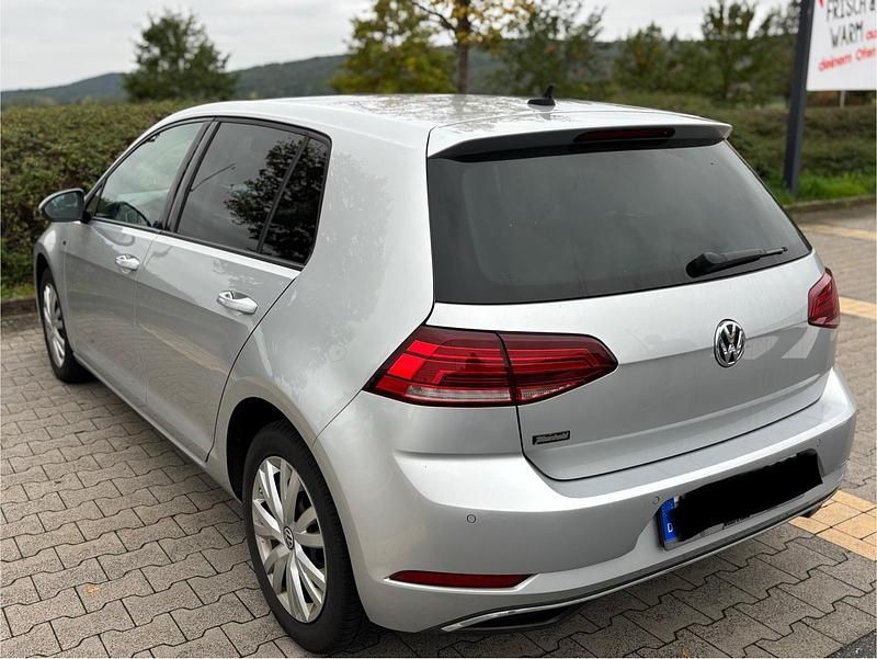 Silber Gebraucht 2018 VW Golf VII Join Kleinwagen | 8.800 € (Guter Preis) - Bild 1/4