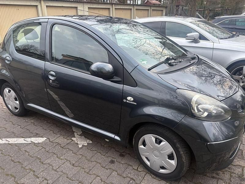 Gebraucht Toyota Aygo 68 PS (50 kW) 2008 Blau Kleinwagen