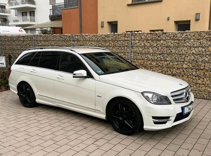 Weiß Gebraucht 2011 Mercedes C250 AMG Kombi | 5.500 € (Guter Preis) - Bild 1/4