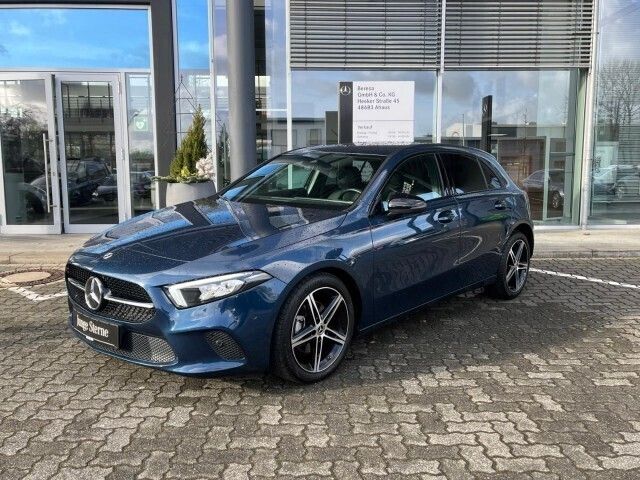 Blau Gebraucht 2022 Mercedes A200 Kleinwagen | 30.750 € (Etwas zu teuer) - Bild 1/4