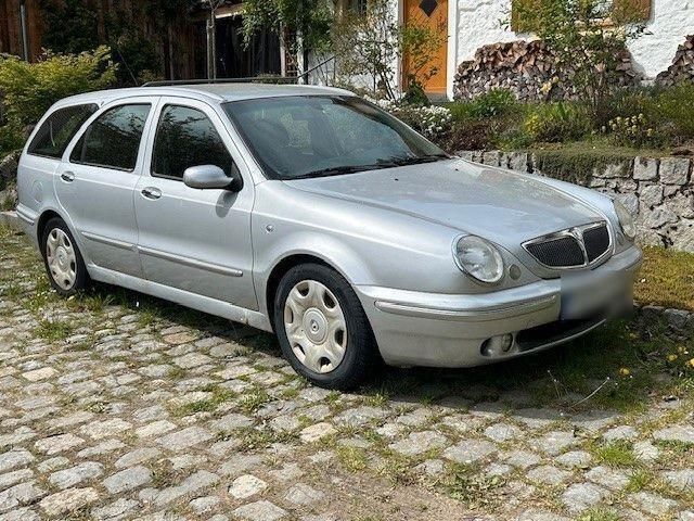Grau Gebraucht 2003 Lancia Lybra Kombi | 1.800 € - Bild 1/4