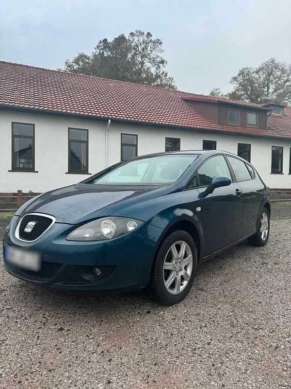 Blau Gebraucht 2005 Seat Leon Limousine | 1.990 € (Fairer Preis) - Bild 1/4