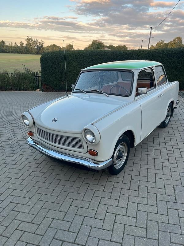 Weiß Gebraucht 1979 Trabant 601 Limousine | 4.999 € - Bild 1/4