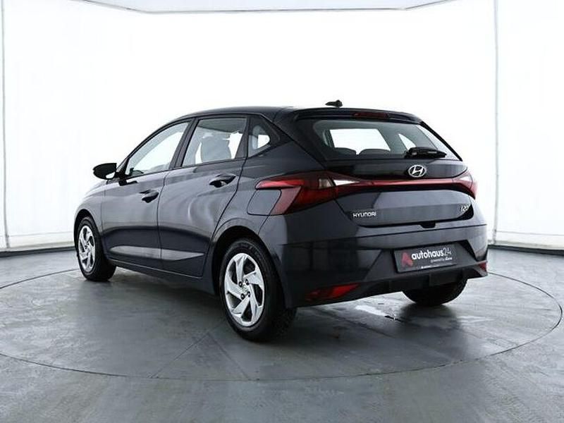 Gebraucht Hyundai i20 Select 84 PS (61 kW) 2023 Grau Kleinwagen