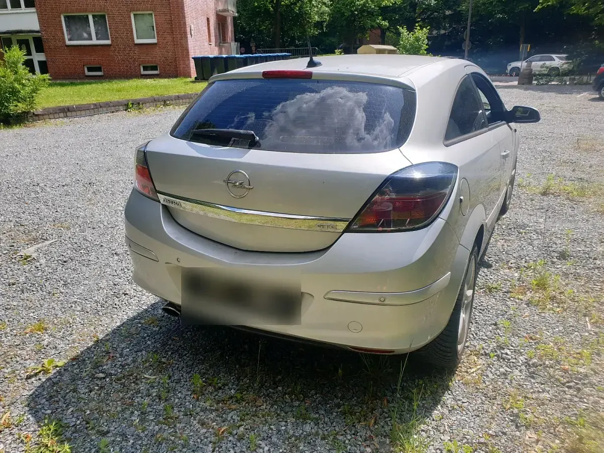 Gebraucht Opel Astra GTC 140 PS (102 kW) 2009 Silber Coupé