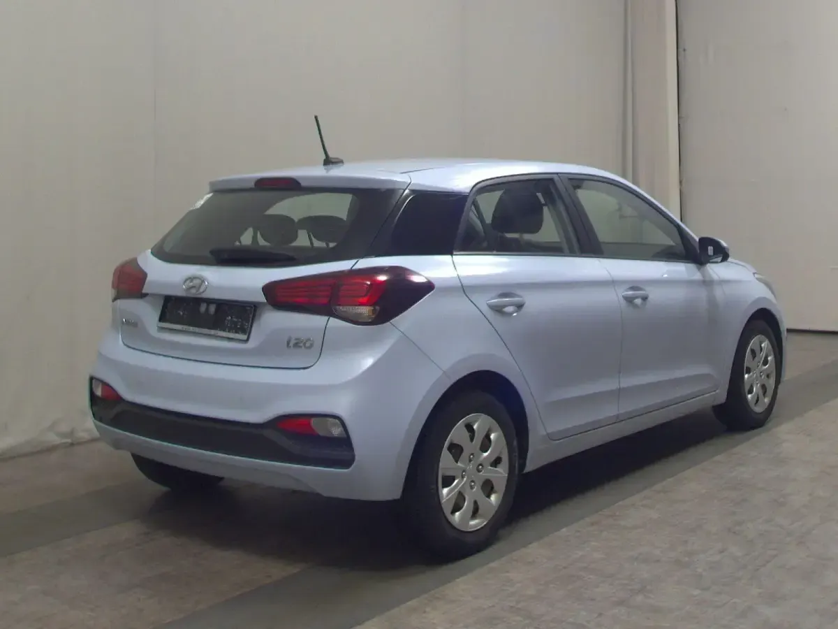 Gebraucht Hyundai i20 Trend 101 PS (74 kW) 2019 Weiß Kleinwagen