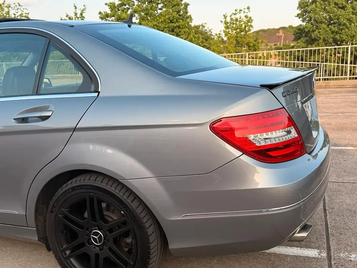 Gebraucht Mercedes C250 204 PS (150 kW) 2011 Grau Limousine