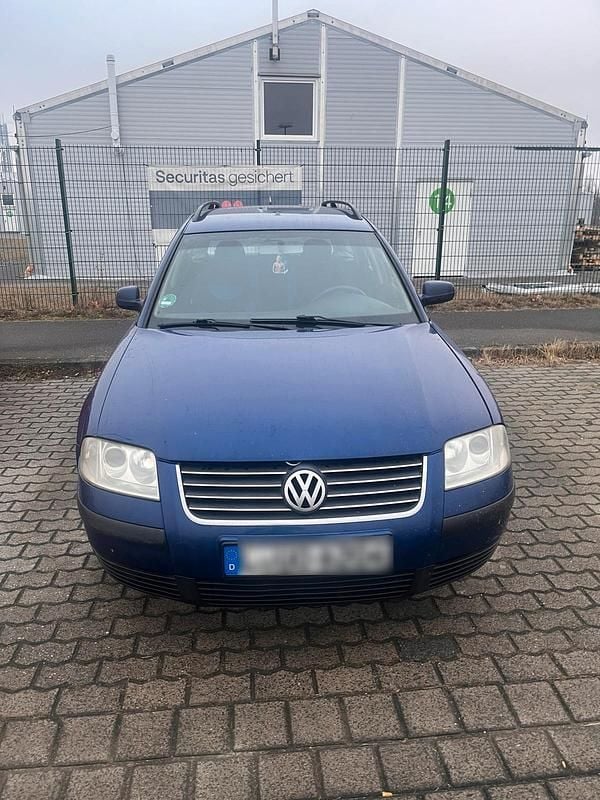 Blau Gebraucht 2001 VW Passat Kombi | 2.500 € (Teuer) - Bild 1/4
