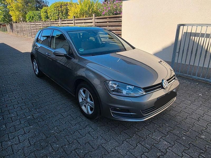 Grau Gebraucht 2013 VW Golf VII Comfortline Limousine | 8.800 € (Fairer Preis) - Bild 1/4