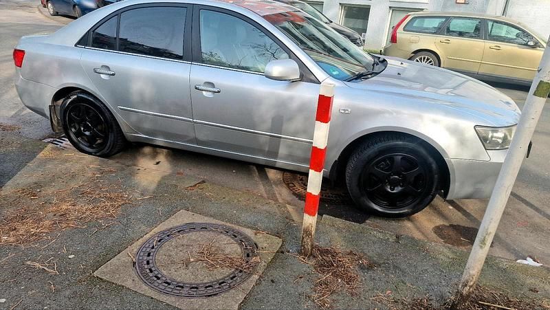 Gebraucht Hyundai Sonata 165 PS (121 kW) 2009 Grau Limousine