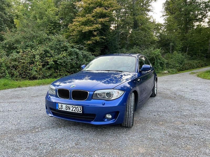 Blau Gebraucht 2011 BMW 120 M Sport Kleinwagen | 11.250 € (Etwas zu teuer) - Bild 1/4