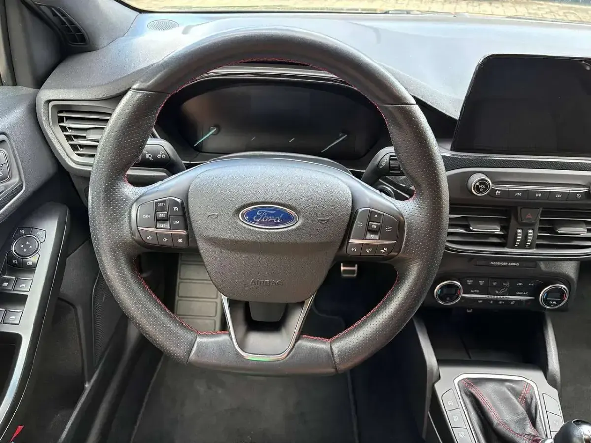 Gebraucht Ford Focus ST-Line 125 PS (91 kW) 2020 Grau Kombi