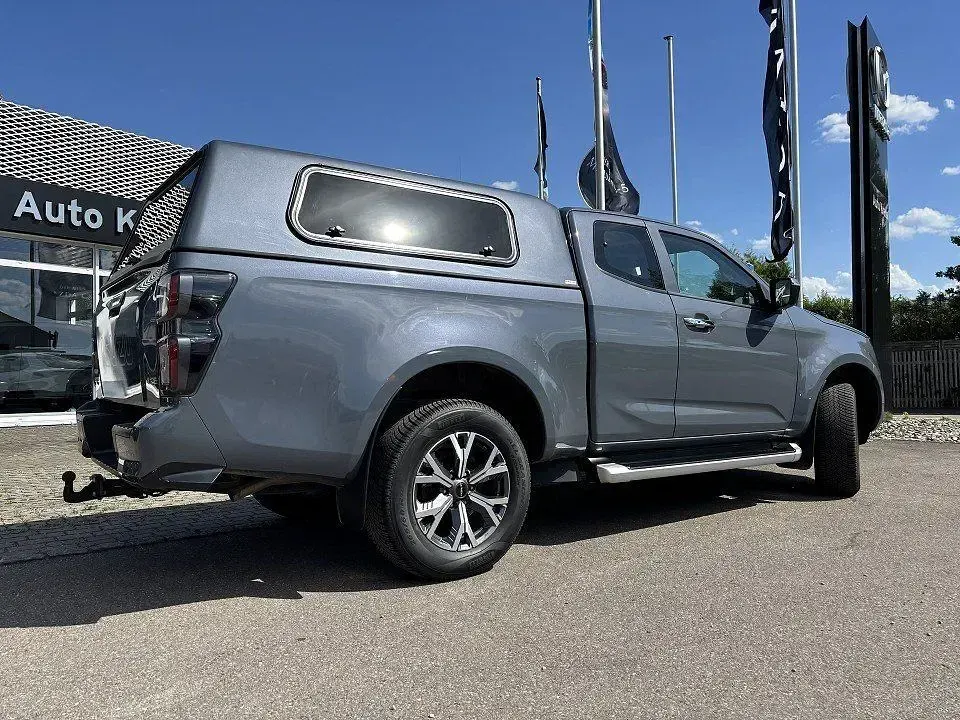Gebraucht Isuzu D-Max 163 PS (119 kW) 2024 Islay gray SUV