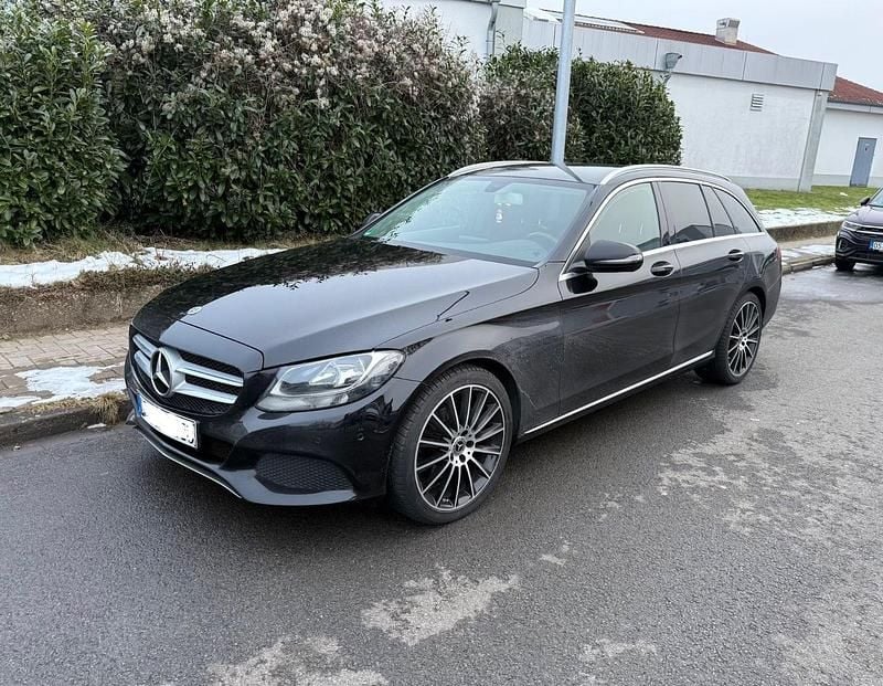 Schwarz Gebraucht 2017 Mercedes C200 Avantgarde Kombi | 18.500 € (Guter Preis) - Bild 1/4