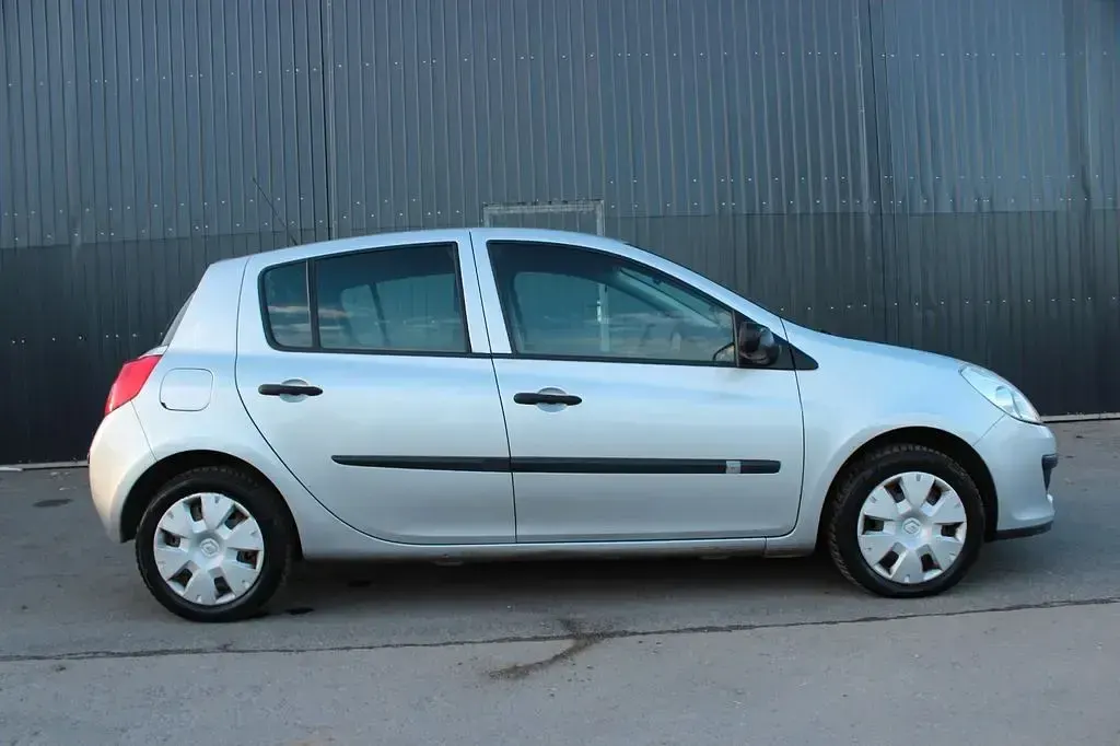 Occasion Renault Clio III Authentique 75 ch (55 kW) 2006 Gris Berline