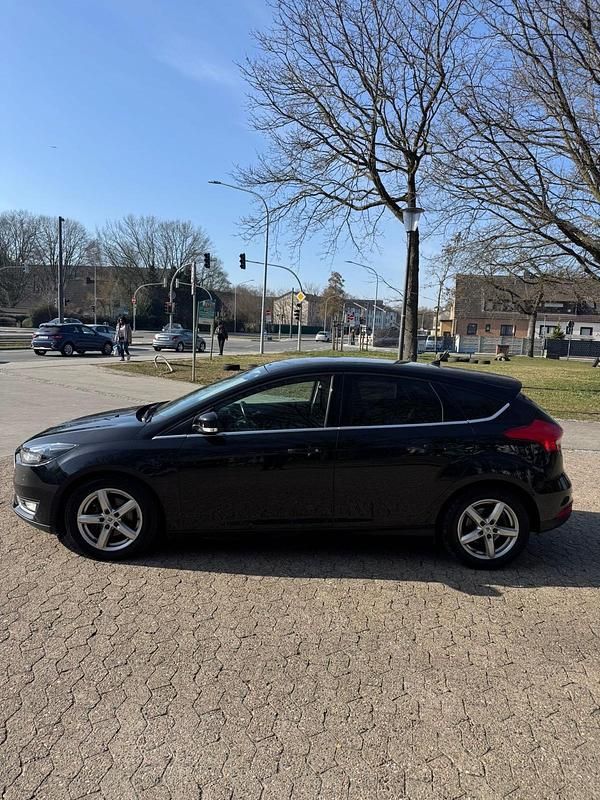 Gebraucht Ford Focus 125 PS (91 kW) 2015 Schwarz Limousine