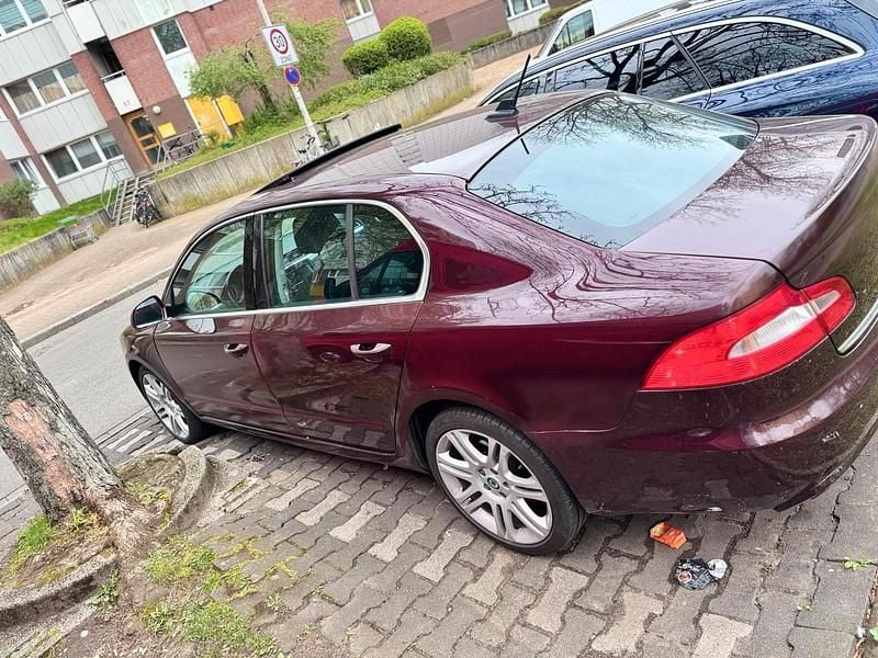 Gebraucht Skoda Superb 160 PS (117 kW) 2009 Rot Limousine