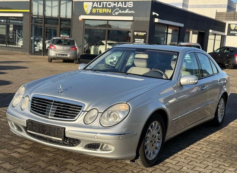 Silber Gebraucht 2005 Mercedes E350 Limousine | 7.990 € (Fairer Preis) - Bild 1/4