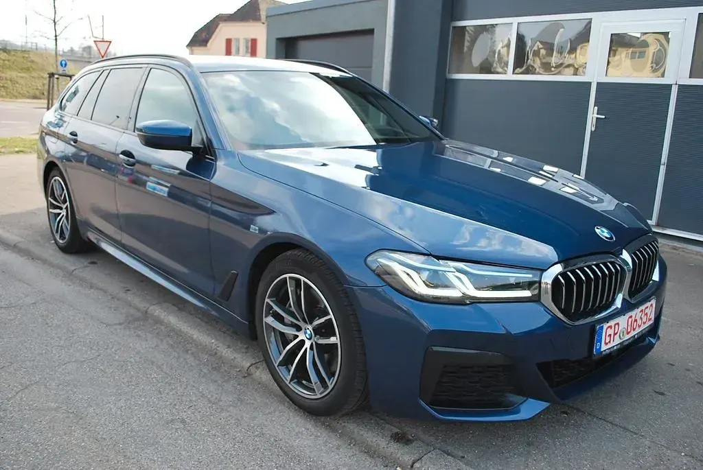 Gebraucht BMW 530 M Sport 286 PS (210 kW) 2023 Blau Limousine