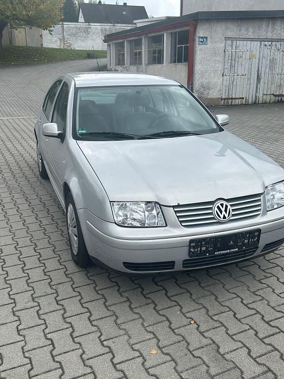 Silber Gebraucht 1999 VW Bora Basis Limousine | 1.399 € (Fairer Preis) - Bild 1/4