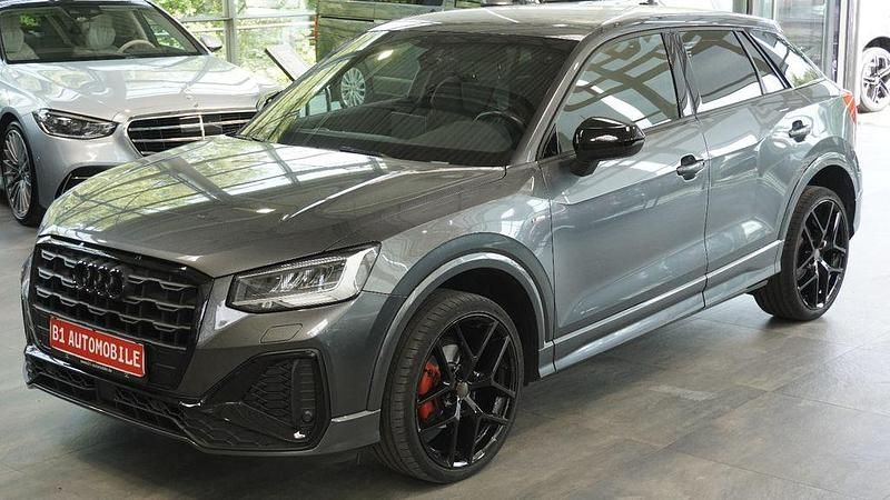 Grau Gebraucht 2021 Audi Q2 Sport SUV | 22.991 € (Etwas zu teuer) - Bild 1/4