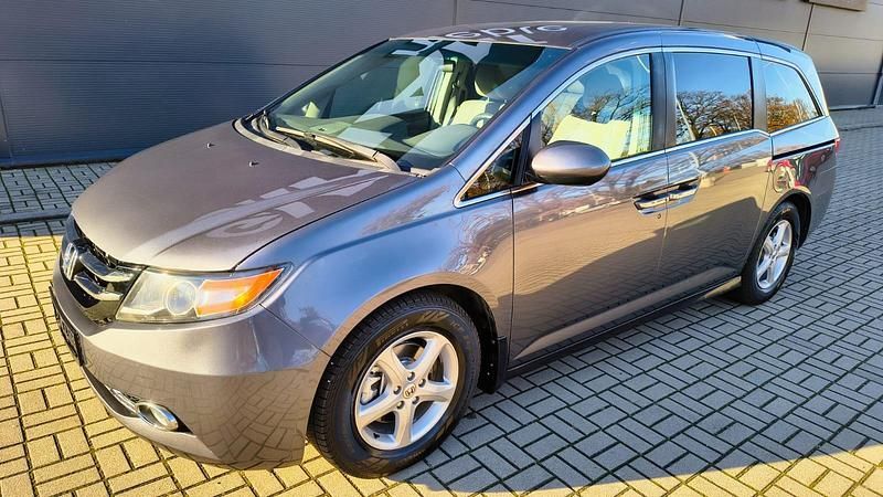 Grau Gebraucht 2017 Honda Odyssey Van / Kleinbus | 21.600 € - Bild 1/4