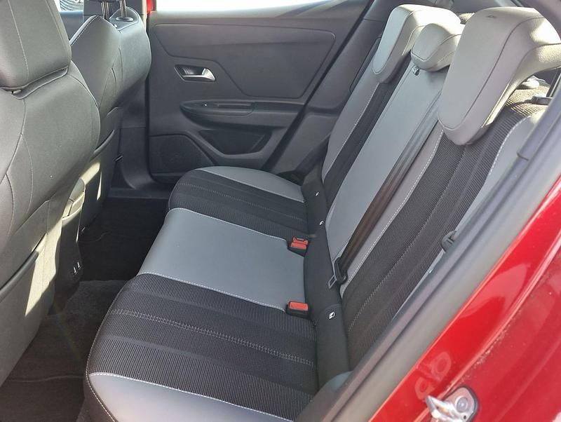 Gebraucht Opel Mokka-e Elegance 100 kW (136 PS) 2023 Rot metallic SUV